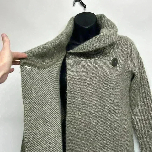 Max studio size extra small wool cardigan sweater, cell neck - Picture 4 of 7